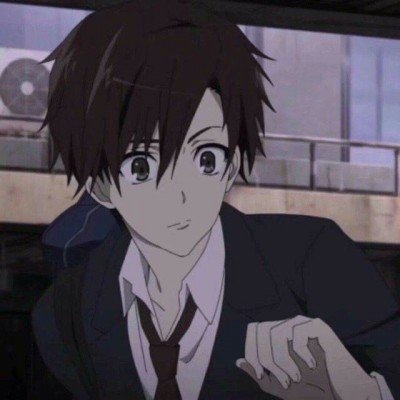 男子走路时多次故意触碰女学生